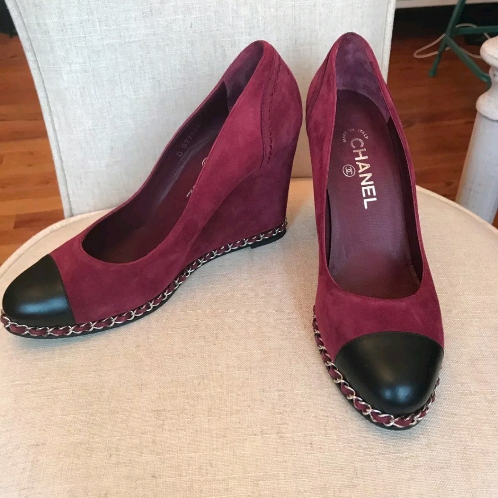 Chanel chain around wedges 40